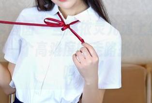 Feilin嗲囡囡 – 当娜依灵儿遇上丝袜：原图演绎了一个高难度的走路挑战，你敢试吗？