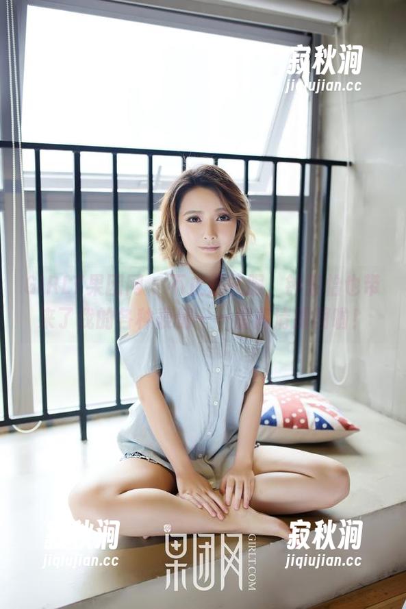 GIRLT果团网 - 不止是礼服，钟紫怡也带来了我的各种表情——看高清原图啦！