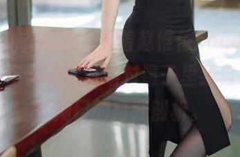 HuaYang花漾 – 看着赵惟依coco的“御姐”，仿佛在无声地对镜子里我自己做了个拗口的自我剖析。