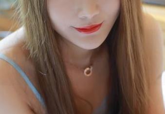 MFStar模范学院 – 光影下的加朵babe黑丝写真，值得在沙发上品味