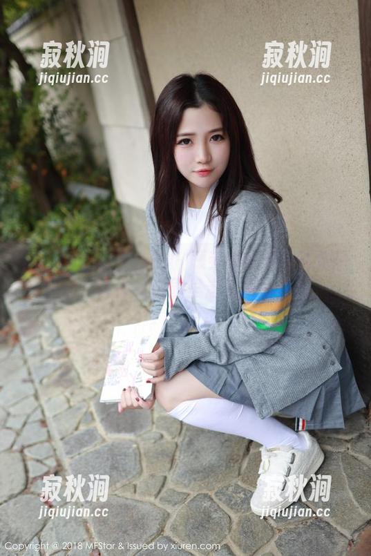 MFStar模范学院-顾乔楠 MFStar模范学院 - 顾乔楠的双马尾定制写真,活像从校园里走出来的女神。