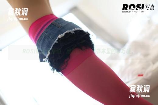ROSI制服私房照，想说的不只是书本里的乖巧哦。