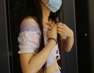 太好奇ROSI的嫩学妹制服，观看的时候内心中二到飞起！