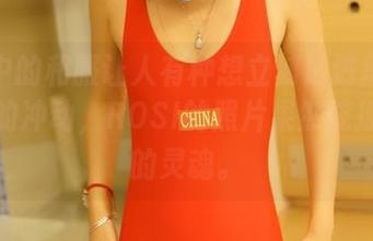 图片中的和服让人有种想立刻戳进屏幕去体验的冲动，ROSI的照片果然能撩动我的灵魂。