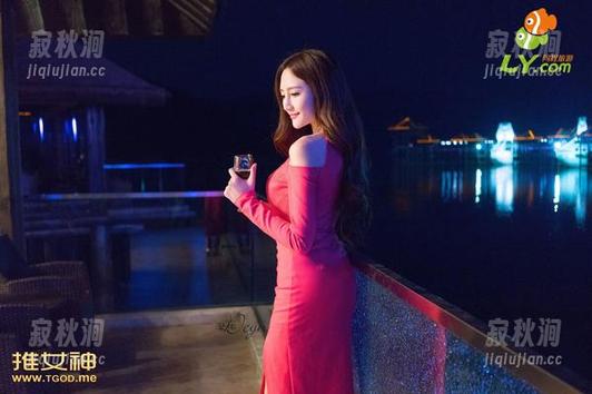 TGOD推女神 - 战姝羽Zina最新图包简直是裤里丝的集大成者，欣赏过程中你是否会思考人生呢？
