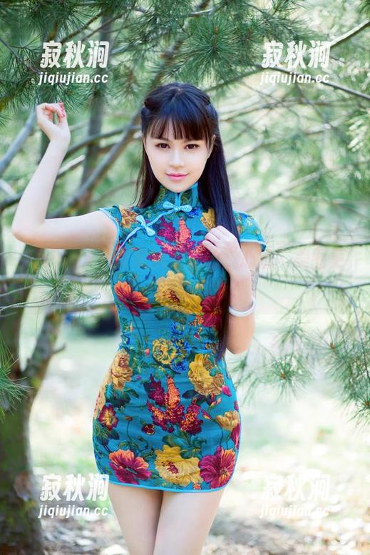 TuiGirl - 夏婉婉教室的“心机”美图更新，谁在偷看？