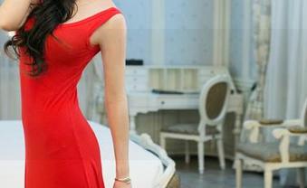 TuiGirl推女郎 – 图集里走出春天的李丽莎美脚，难道这就是传说中的“腿行草”？