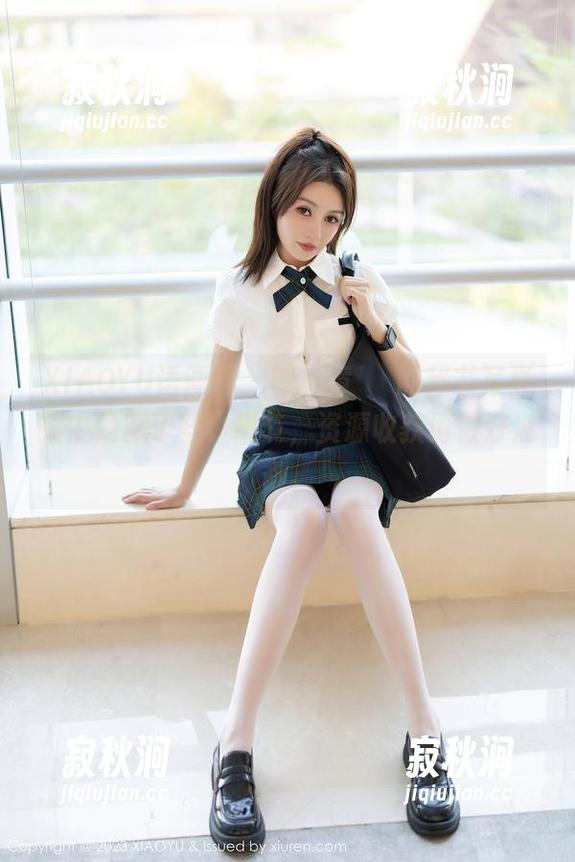 XIAOYU语画界 - 嘘，章芃芃的秘书写真集中隐藏了些小细节，资源收获请做好准备。