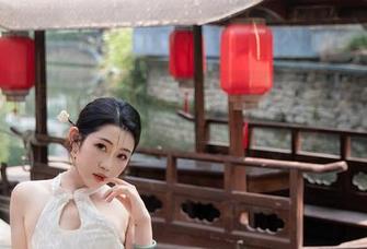 Xiuren秀人网 – 冷月yuer的灰丝写真合集：当云朵遇见了水墨