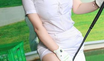 Xiuren秀人网 – 小泡芙winna的皮衣原图，让我脑海中闪过无数个‘如果’