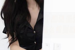 Xiuren秀人网 – 花丛中的张美荧高清图包——肉丝你是怎么做到的？