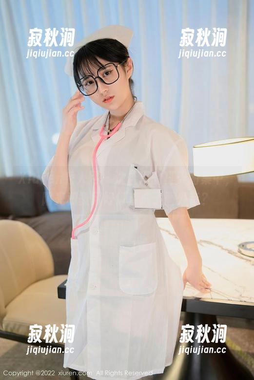 Xiuren秀人网 - 沈佳熹的夏天图集中，阳光和微风好像变成了画外音？