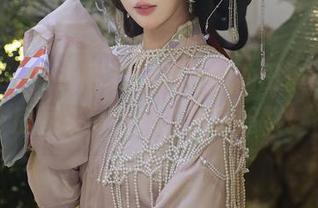 Xiuren秀人网 – 校园里的油田溪溪，私房图集请注意，色彩超赞！