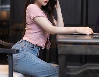 Xiuren秀人网 – 啊哈，焦糖可可比基尼私拍来啦，毫无防备的眼神，骚气四溢！