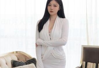 Xiuren秀人网 – 图片分享：龙泽美曦的连衣裙，天呐，这颜色配稳赢啊，不过我穿上会不会像色盲…