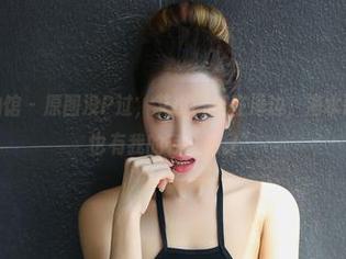 YouWu尤物馆 – 原图没P过，艾小青坐在海边，海水说：“呼，我也有我的存在感。”