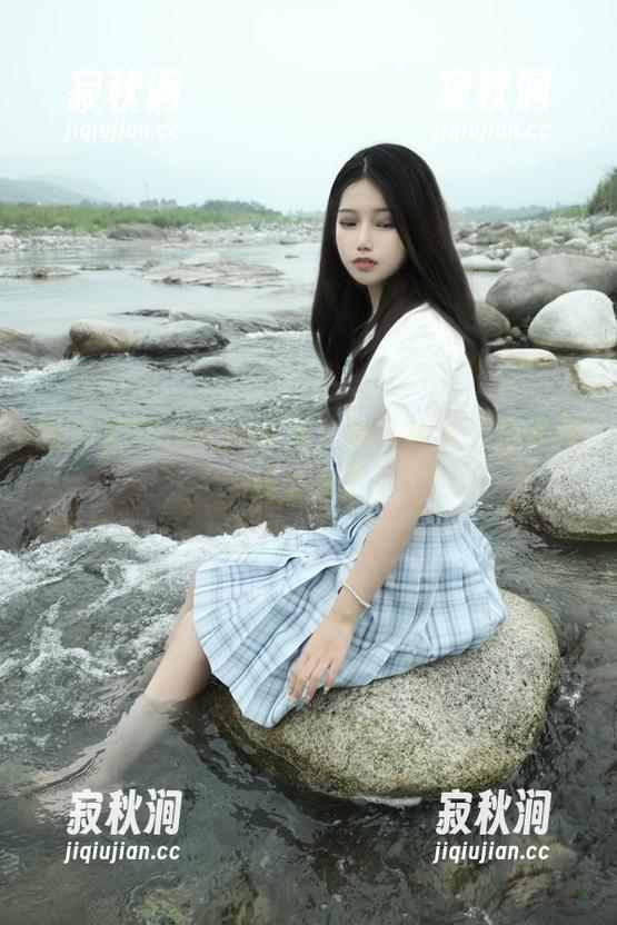 eloise软软 图片里的eloise软软:秘书样子,也许在线太多了