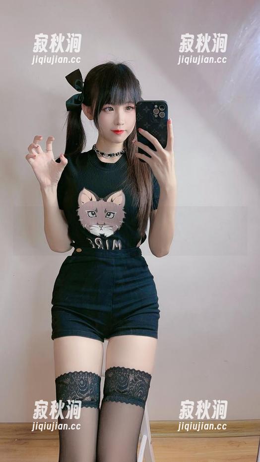 Miko酱泳装合集：夏日撩拨，水面下的玩火者！
