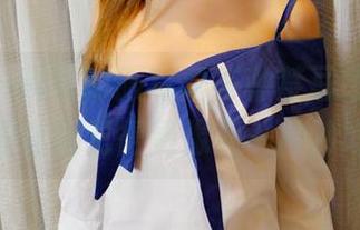 pans – 都说制服写真有种禁忌感，可小鱼的套图让我觉得更像是一种冷嘲热讽。