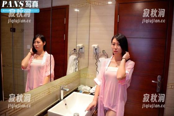 pans - 一幅眼镜下的蕾蕾：美图里的腼腆与自信