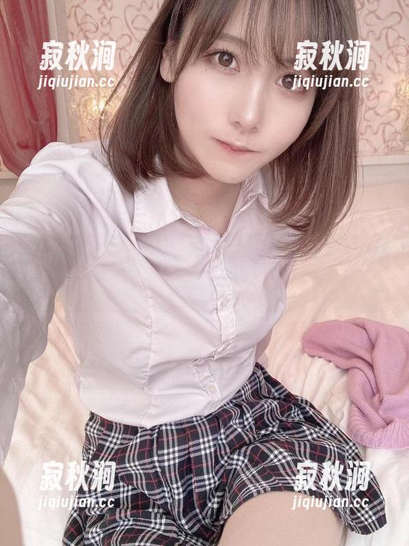 けん研最新比基尼照片，让人关注的不只是布料…