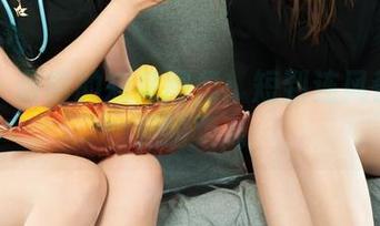 丽柜 – 甜甜的短裙图集：短到连风都看不见的距离