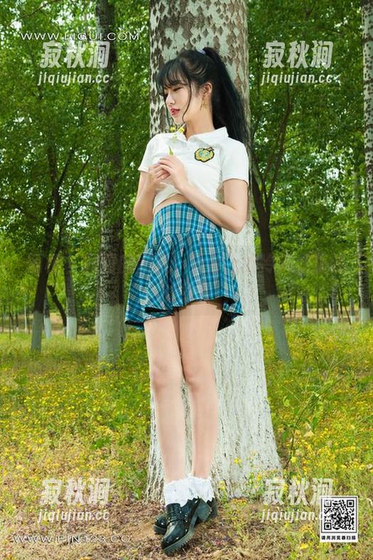 丽柜 - 露露的图集：天台上的冷风和热情的身影