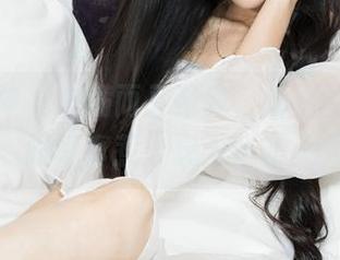 克拉女神 – 丰满而又紧致，汤怡的全套制服写真惹人想入非非。
