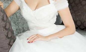 克拉女神 – 颖儿的短裤哲学：写真图集中的轻松与灵动