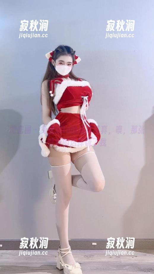 微密圈 - 兔宝妮to的居家写真，噢，那张壁纸的选择饶了我