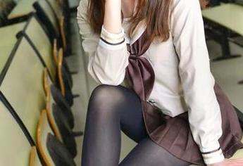 兔玩映画水手服少女写真：这是谁的校园剧，偷心的节奏！