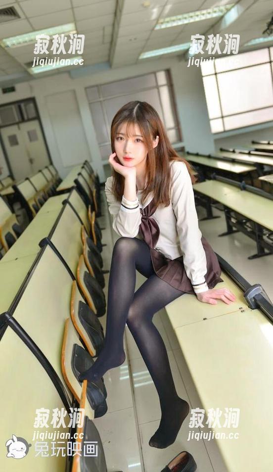 兔玩映画水手服少女写真：这是谁的校园剧，偷心的节奏！