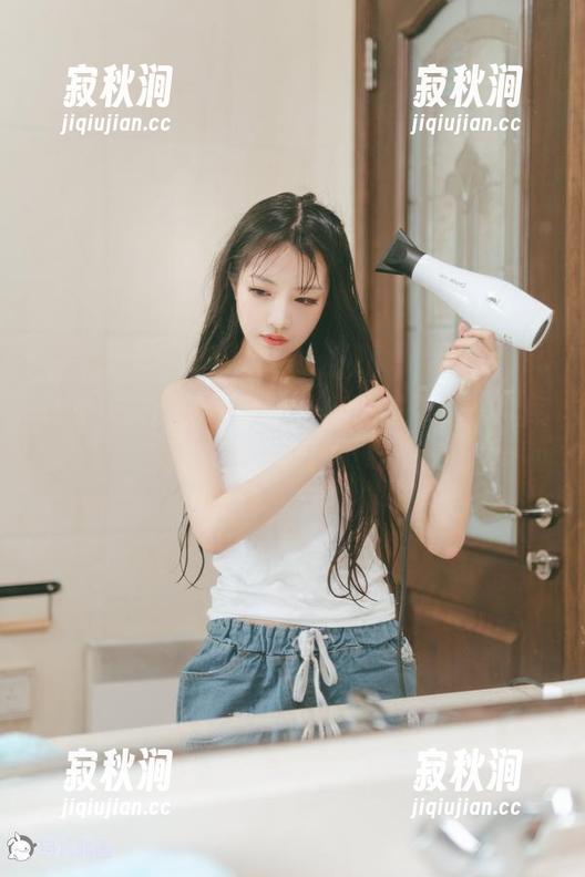 让兔玩映画的小莫女仆出现在你的照片库，快去免费获下载！