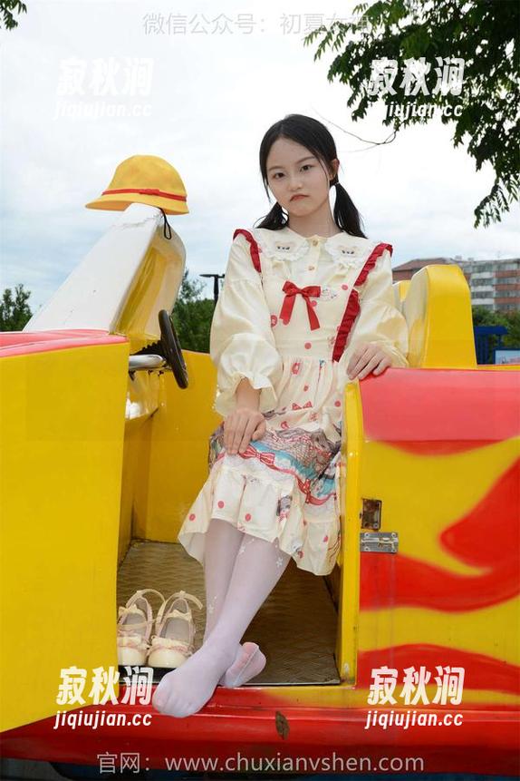 初夏女神 - 居家情绪爆发！柒柒的高清作品，让时间停在窗帘的缝隙里
