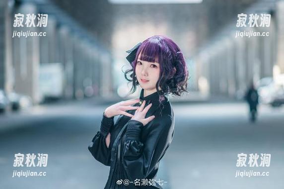 看名赖弥七的户外写真：原图是无奈，精选却调皮得不行