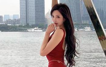 微密圈 – 看周妍希在连衣裙里的姿态，感觉她像是专门为这些图片而生。
