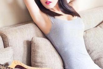 头条女神 – 不得不说，文雪的套装图集实在是让我眼前一亮，却又不知该从哪里点评起。