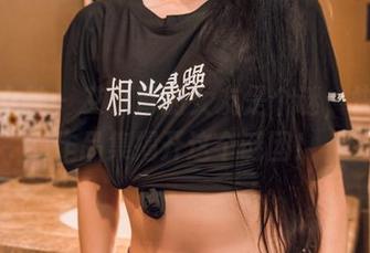 头条女神 – 艾小青的女友是个谜，快下载作品集揭开这个谜团！