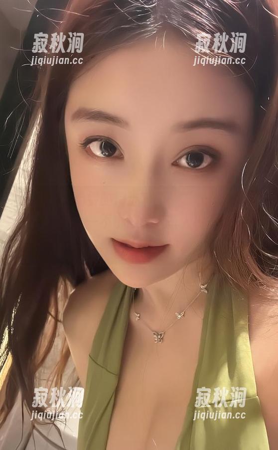 微密圈 - 奶雯的精选套图：“极度红色诱惑”未遂，一不小心让人堕入色彩的海洋，再也无法自拔。