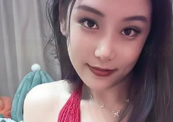 微密圈 – 奶雯的写真集：这妞儿真会小秀，没见过这样的资源！