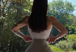 微密圈 – 宋昱欣水手服套图：摆脱海浪的咸味，只剩下干净的线条。