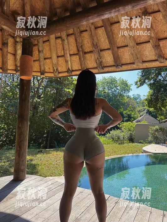 微密圈 - 宋昱欣水手服套图：摆脱海浪的咸味，只剩下干净的线条。