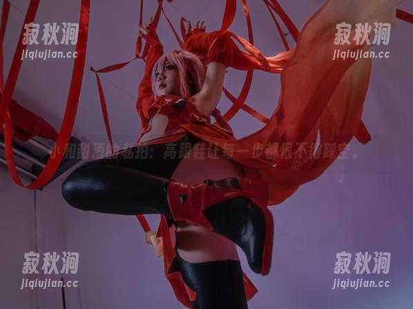 小和甜酒的私拍：高跟鞋让每一步都恨不得踩空。