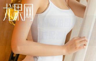 尤果网 – 小喜在这趟旅拍图集里，不仅风景好，连她的搭配都让我捉急。