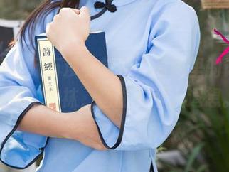 尤果网 – 万万没有想到，原图里的诗朵雅与她的丝袜，画面更引人遐想。