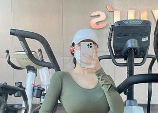 微密圈 – 美图找到了新主角——左公子666和他的红色套装，好搭！