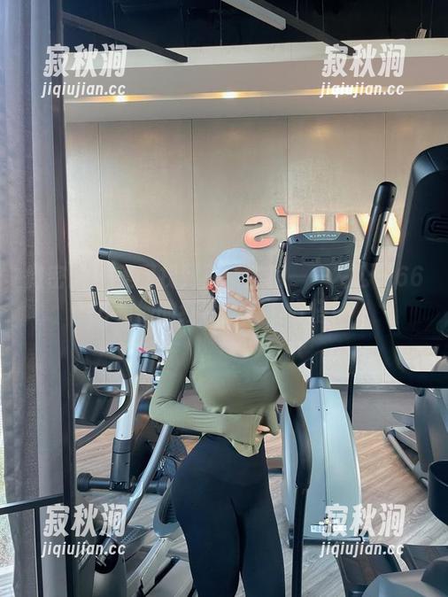 微密圈 - 美图找到了新主角——左公子666和他的红色套装，好搭！