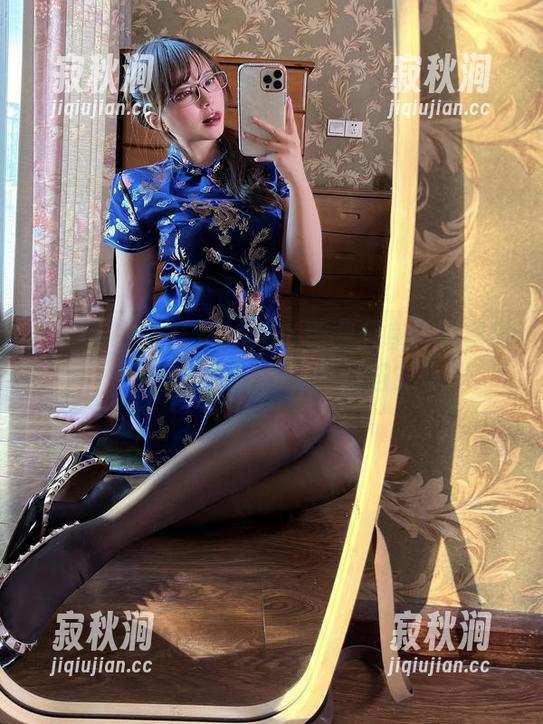 微密圈 - 张思允nice的图集分享：在黑丝中优雅旋转，谁能抵挡？