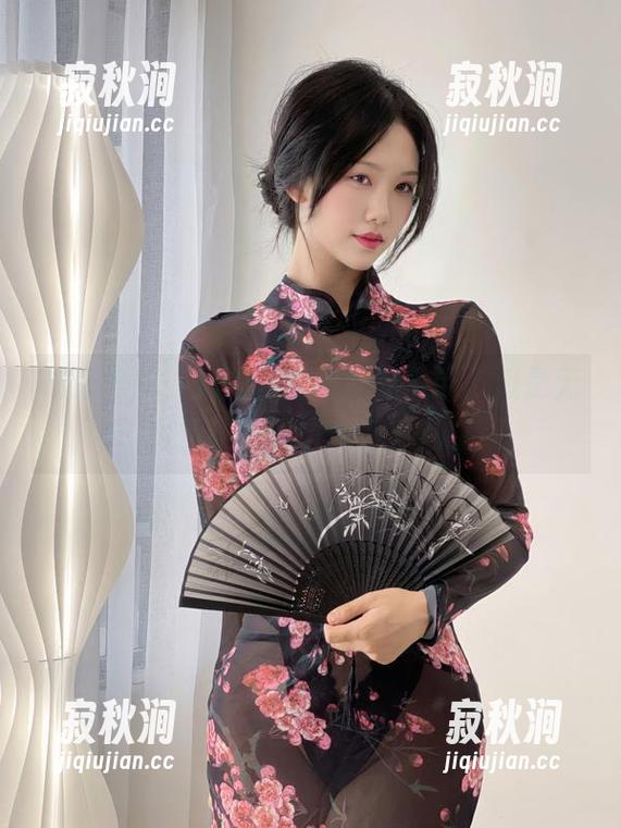 最新热图：抖娘利世和她的吊带，似是无意却让人不自觉多看几眼