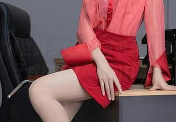 这抖娘利世的少女图集才几张，结果一下子被她锁住了我的目光。